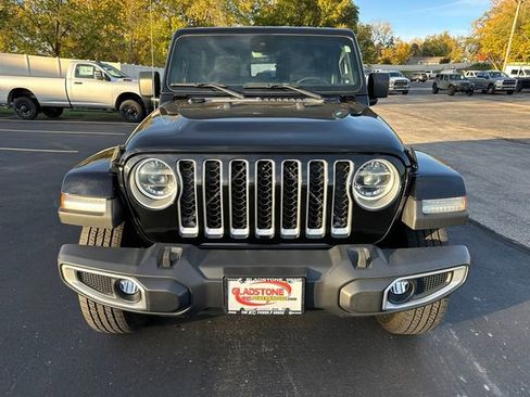 Used 2020 Jeep Gladiator Overland image 3