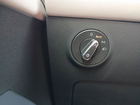 New 2025 Volkswagen Taos SE image 22