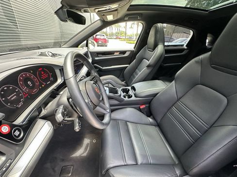 Certified 2026 Porsche Cayenne S AWD/4WD image 5