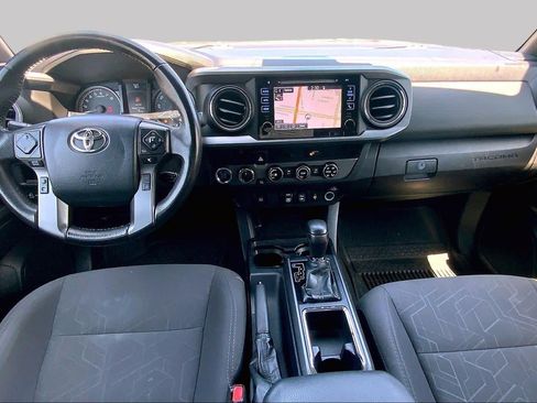Used 2018 Toyota Tacoma TRD Off-Road AWD/4WD image 14