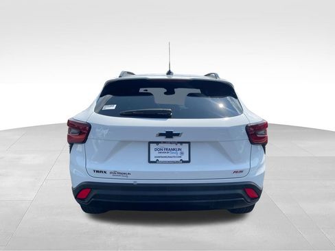 Used 2025 Chevrolet Trax RS w/ Sunroof Package FWD image 4