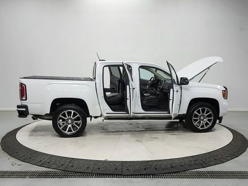 Used 2022 GMC Canyon Denali AWD/4WD image 16