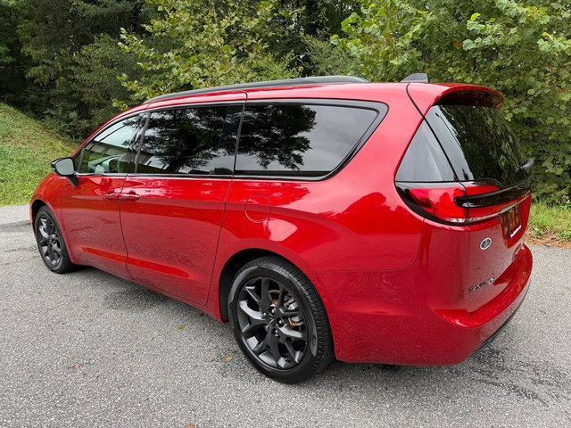 Used 2025 Chrysler Pacifica Limited FWD image 8