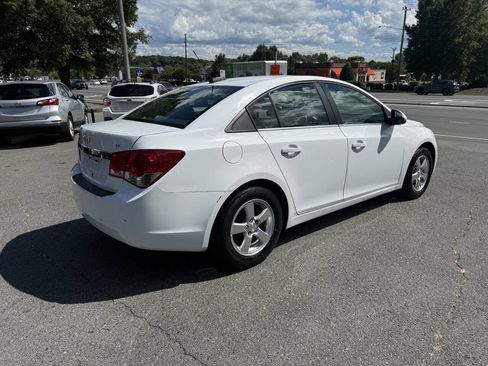 Used 2016 Chevrolet Cruze LT w/ Technology Package FWD image 5