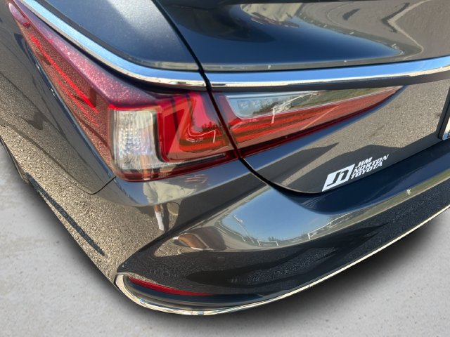 Used 2024 Lexus ES 300h Ultra Luxury w/ Accessory Package (Z2) FWD image 28