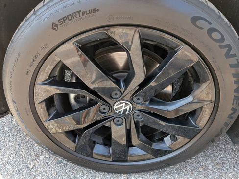 Used 2022 Volkswagen Taos SE w/ Panoramic Sunroof Package image 28