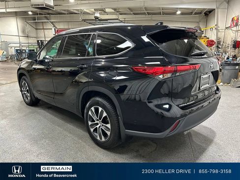 Used 2020 Toyota Highlander XLE AWD/4WD image 6