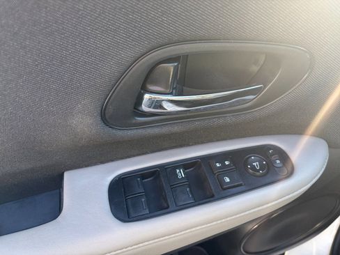 Used 2020 Honda HR-V LX image 12