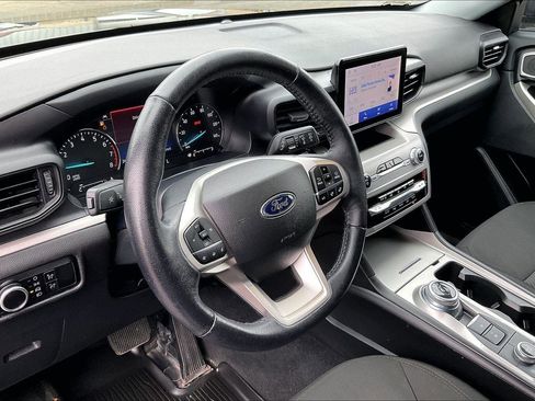 Used 2023 Ford Explorer XLT AWD/4WD image 15