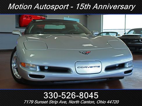 Used 2004 Chevrolet Corvette Convertible w/ Preferred Equipment Group RWD image 50