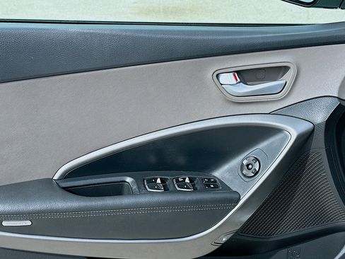 Used 2018 Hyundai Santa Fe Sport image 16