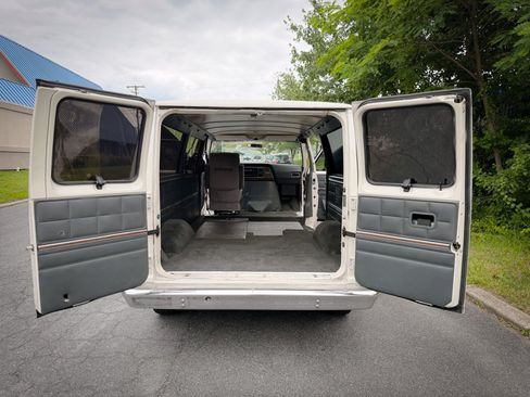 Used 1990 Ford E-150 and Econoline 150 RWD image 30