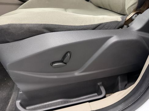 Used 2018 Ford Transit Connect XLT image 12