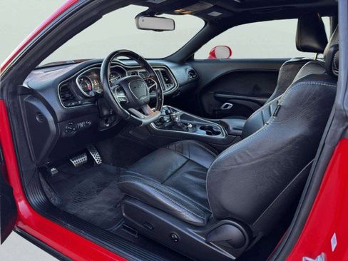 Used 2015 Dodge Challenger SRT image 21