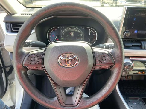 Used 2025 Toyota RAV4 XLE image 33