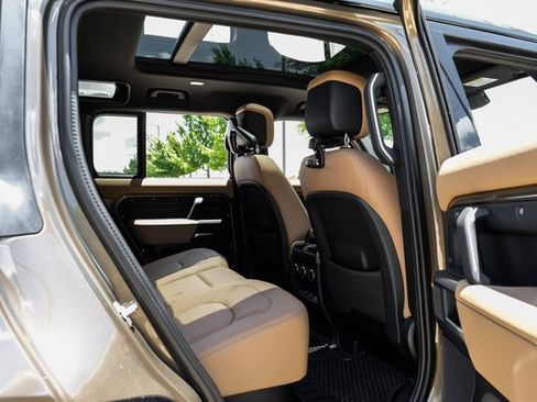 New 2026 Land Rover Defender 110 X-Dynamic SE AWD/4WD image 47