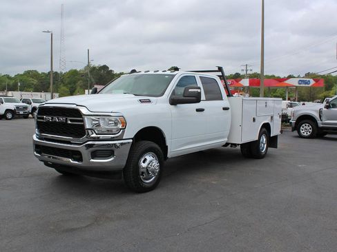 Used 2024 RAM 3500 Tradesman w/ Chrome Appearance Group image 10