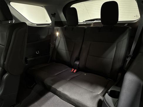 Used 2023 Ford Explorer XLT image 29