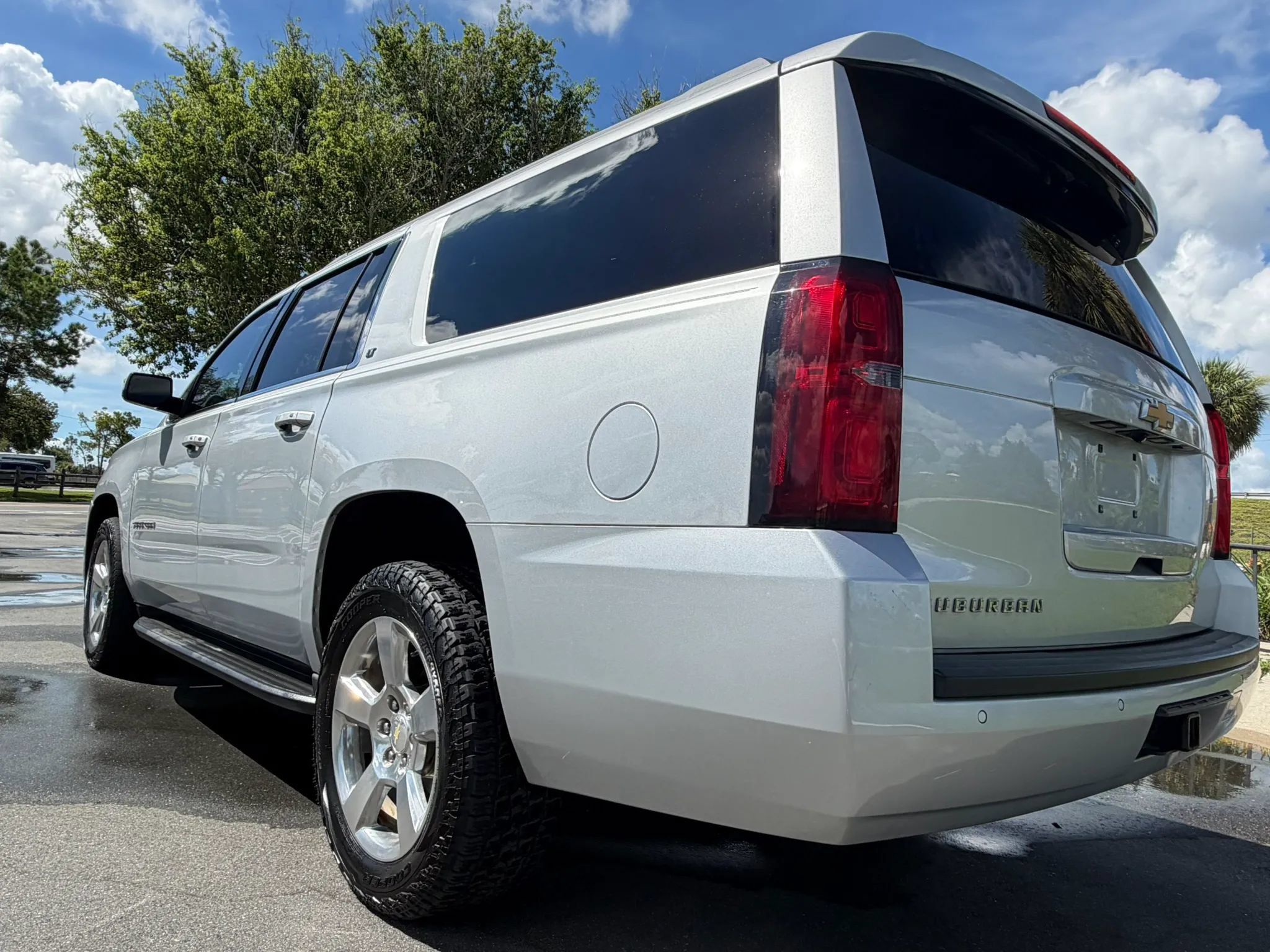 Used 2017 Chevrolet Suburban LT AWD/4WD image 10