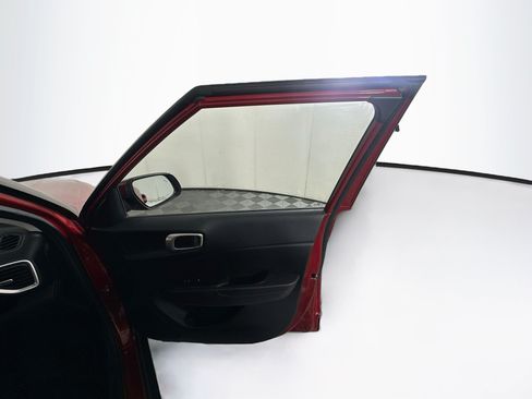 Used 2025 Hyundai Venue SEL FWD image 31