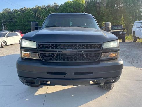 Used 2005 Chevrolet Silverado 2500 LT w/ Heavy-Duty Power Package AWD/4WD image 2