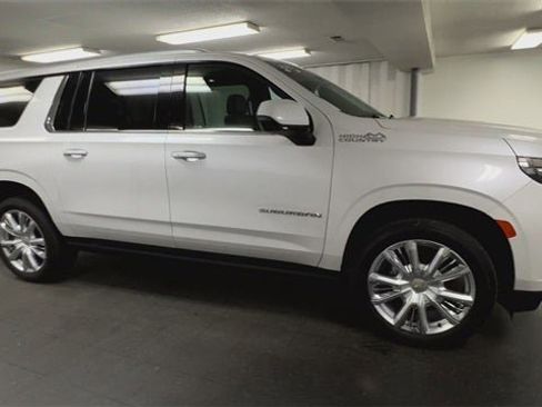 Used 2023 Chevrolet Suburban High Country image 43