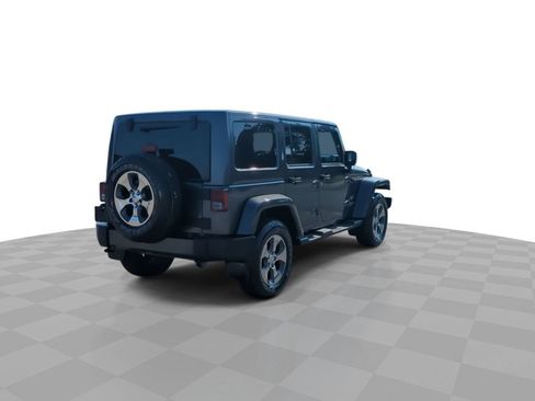 Used 2017 Jeep Wrangler Unlimited Sahara w/ Connectivity Group AWD/4WD image 8
