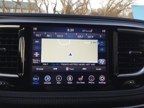 Used 2020 Chrysler Pacifica Limited w/ Advanced Safetytec Group image 14