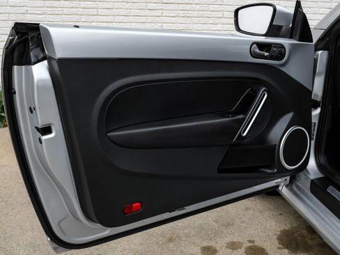 Used 2013 Volkswagen Beetle 2.5 image 32