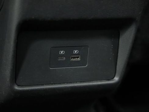 Used 2023 Nissan Rogue SV image 31