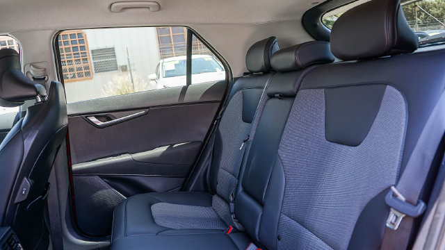 Certified 2025 Kia Niro EX FWD image 19