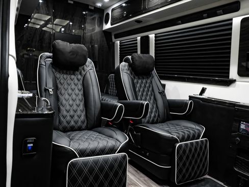 Used 2024 Mercedes-Benz Sprinter 3500 image 36