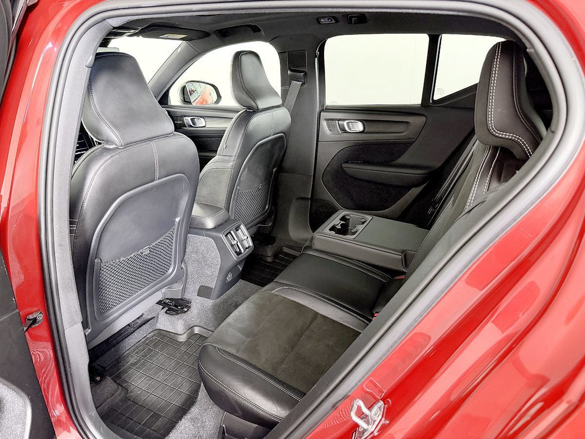 Used 2020 Volvo XC40 T5 R-Design w/ Protection Package Premier AWD/4WD image 38