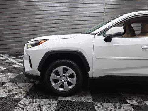 Used 2025 Toyota RAV4 LE AWD/4WD image 38