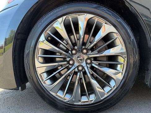 Used 2019 Lexus LS 500 w/ Interior Upgrade Package RWD image 18