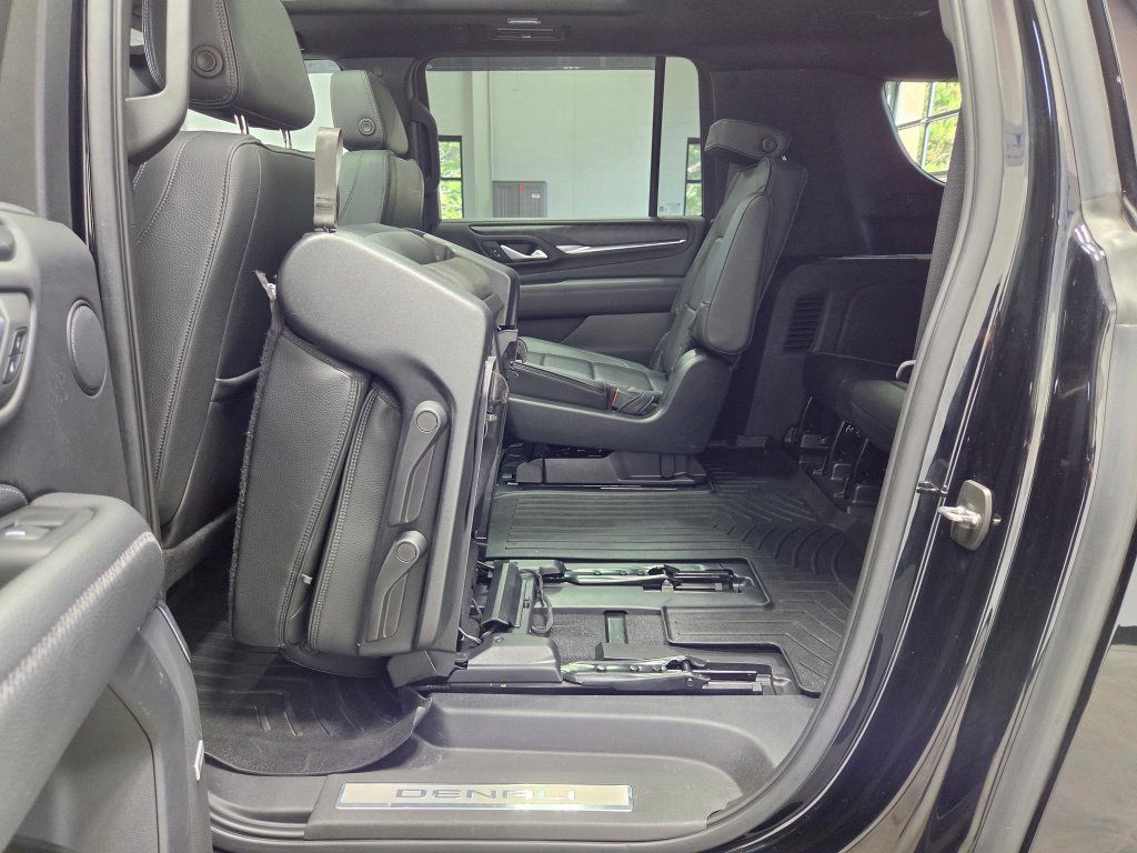 Used 2022 GMC Yukon XL Denali AWD/4WD image 24