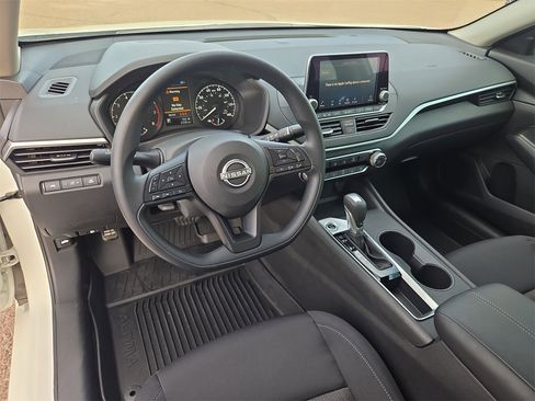 Used 2025 Nissan Altima 2.5 S image 15