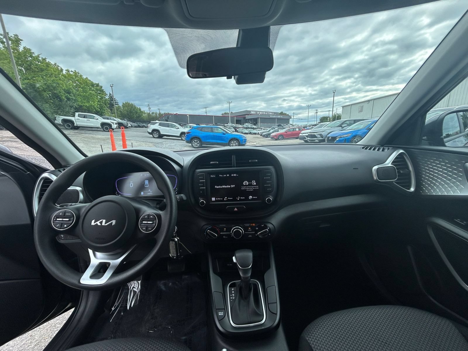Used 2025 Kia Soul LX w/ LX Technology Package FWD image 27