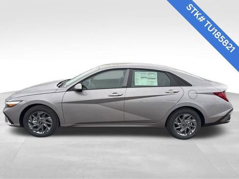 New 2026 Hyundai Elantra Blue image 4