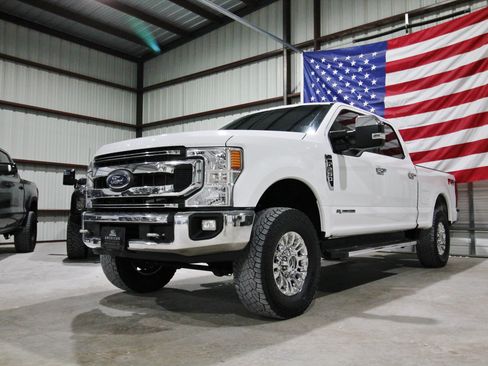 Used 2021 Ford F250 XLT w/ XLT Premium Package AWD/4WD image 3
