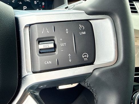 Used 2025 Land Rover Discovery Dynamic SE AWD/4WD image 40