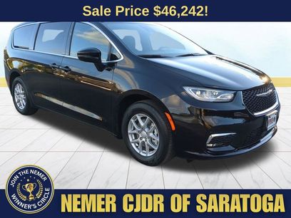 New 2026 Chrysler Pacifica Select