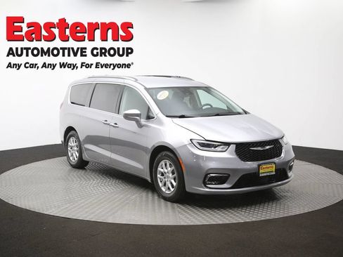 Used 2021 Chrysler Pacifica Touring-L FWD image 52