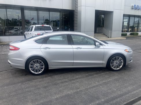 Used 2013 Ford Fusion SE FWD image 8