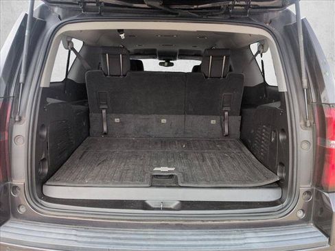 Used 2018 Chevrolet Suburban LS RWD image 6