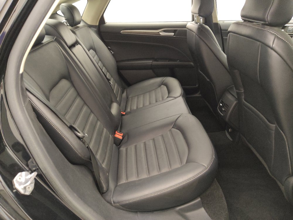 Used 2018 Ford Fusion SE w/ Fusion SE Technology Package FWD image 19