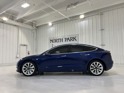 Used 2019 Tesla Model 3 Standard Range image 22