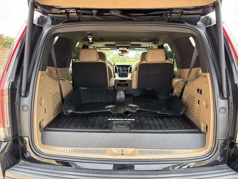 Used 2020 Cadillac Escalade Platinum AWD/4WD image 25