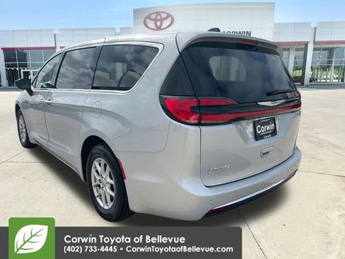 Used 2024 Chrysler Pacifica Touring-L FWD image 3