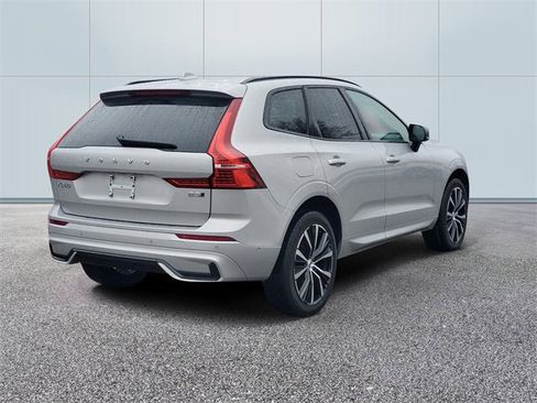 Used 2025 Volvo XC60 B5 Plus image 4